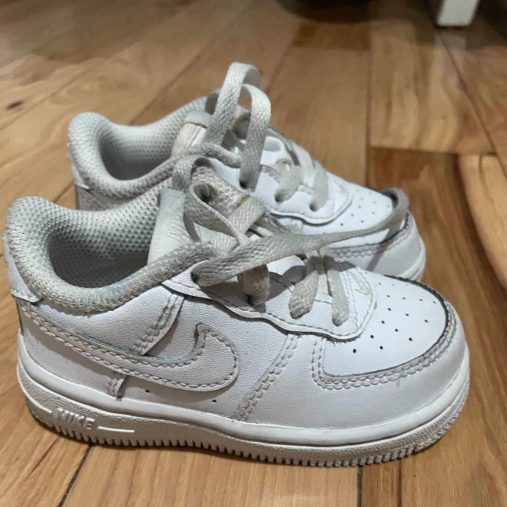 Nike kids Force 1 LE sneakers Sz 5